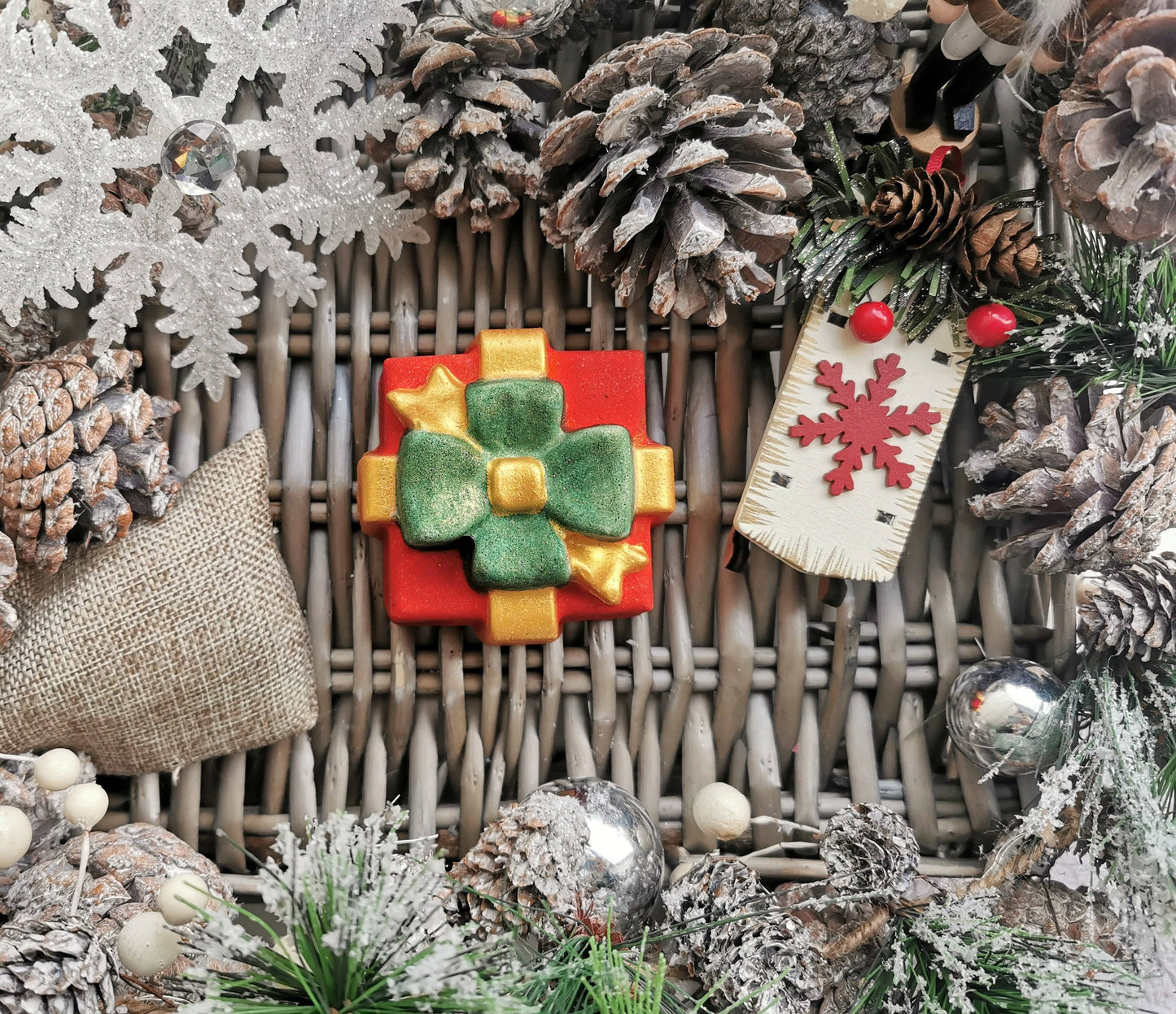 Christmas Eve box Keepsake Tin - inc Bath Bombs