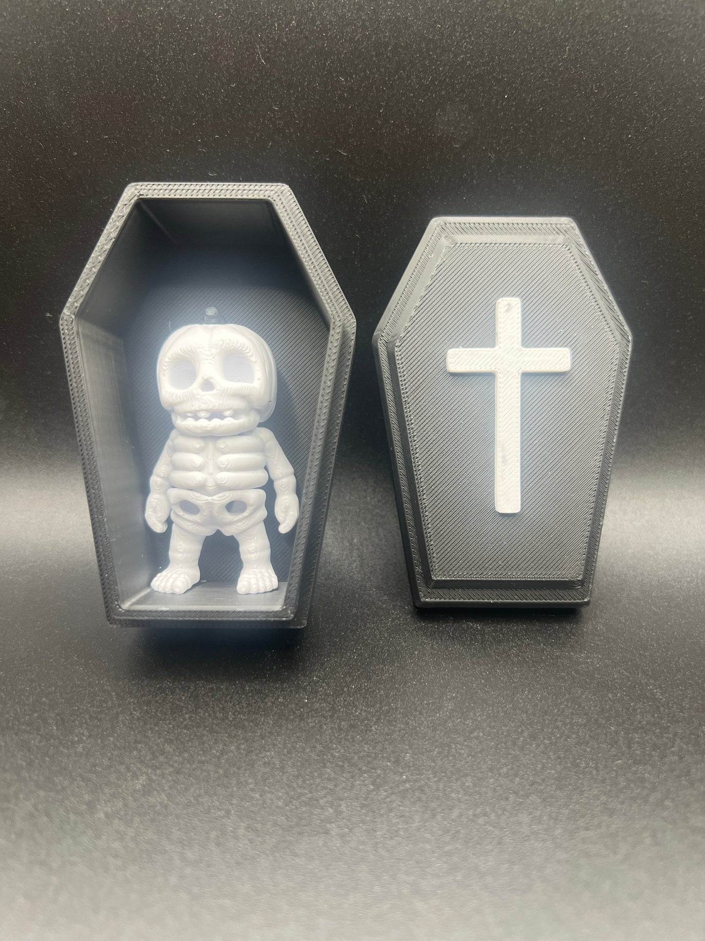 Coffin with skeleton