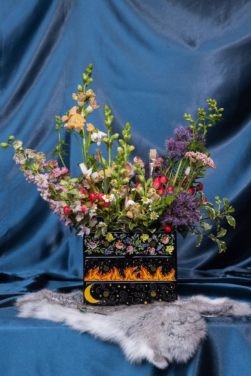 A Court of Thorns and Roses Vase | Feyre's Painted Dresser