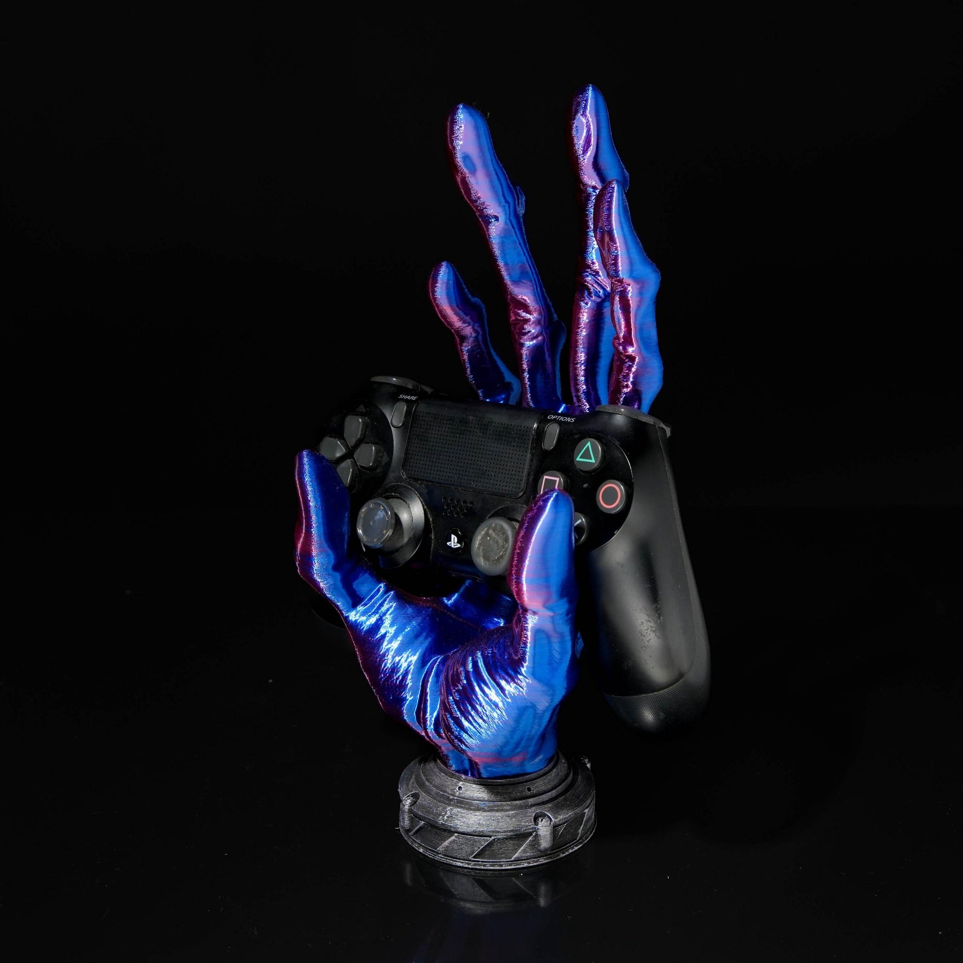 Creepy Hand Controller Stand – Iridescent Blue/Purple Chameleon Gamer Desk Decor