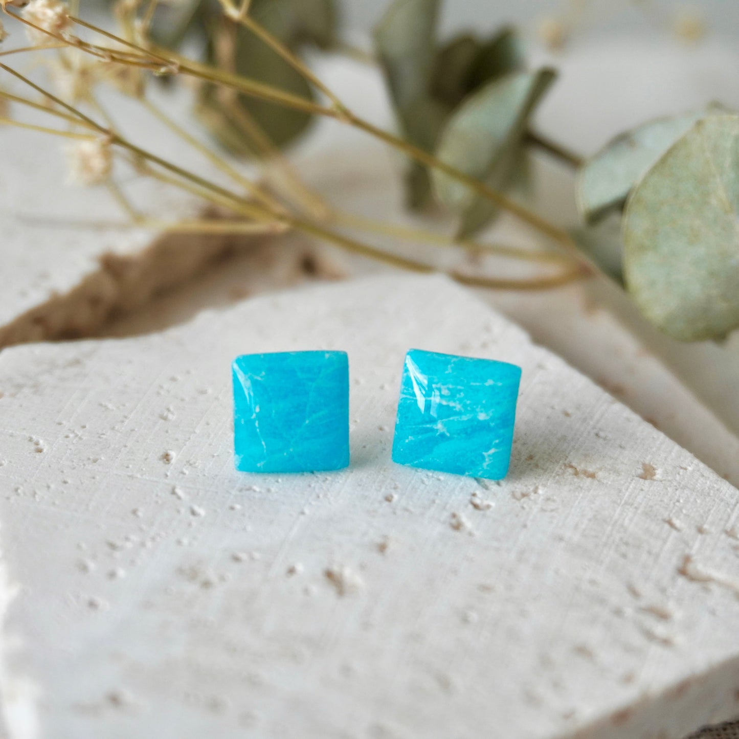Quartz Medium Square Stud