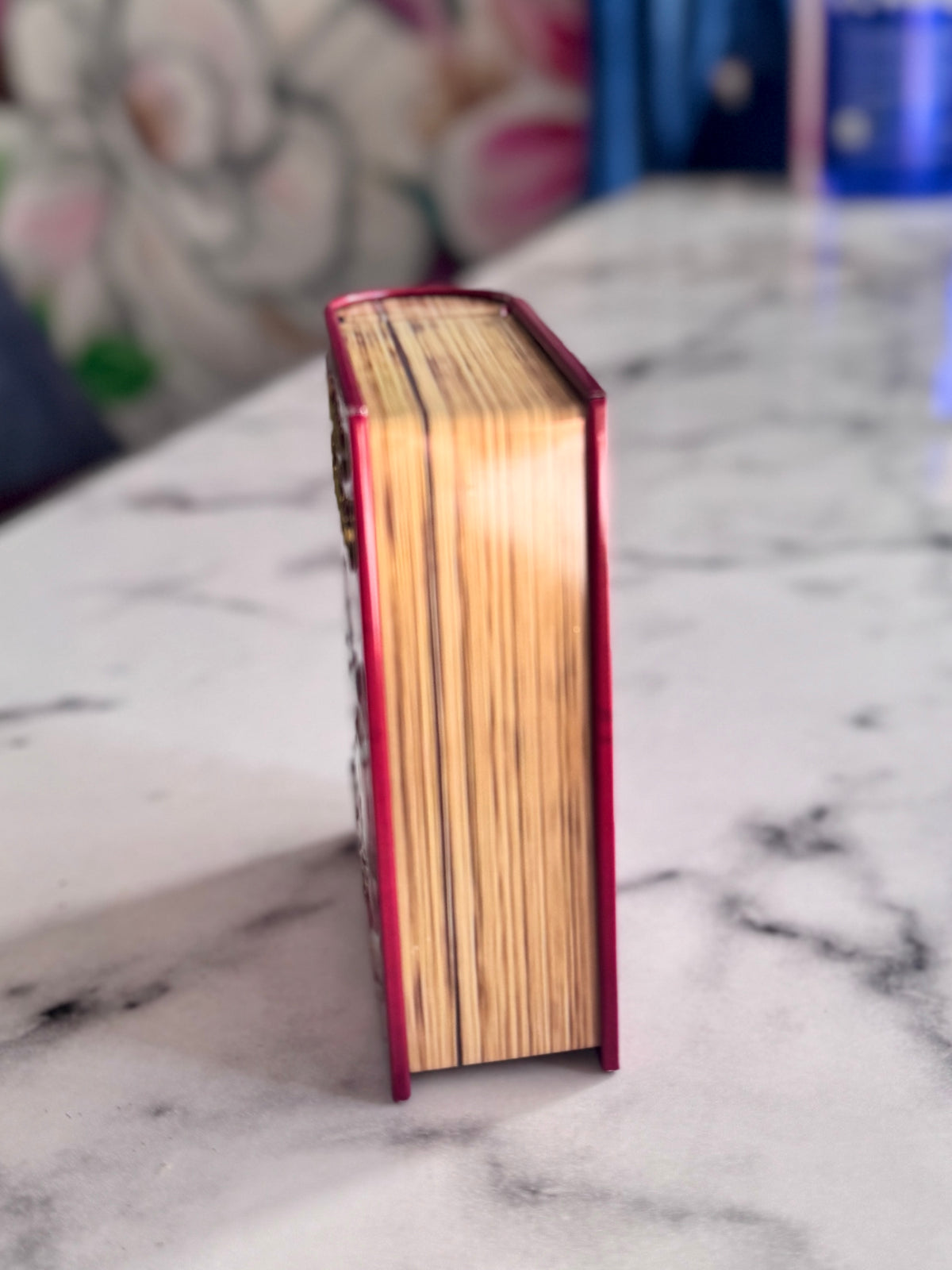 Traditional Christmas Book Tin – Decorative Festive Storage