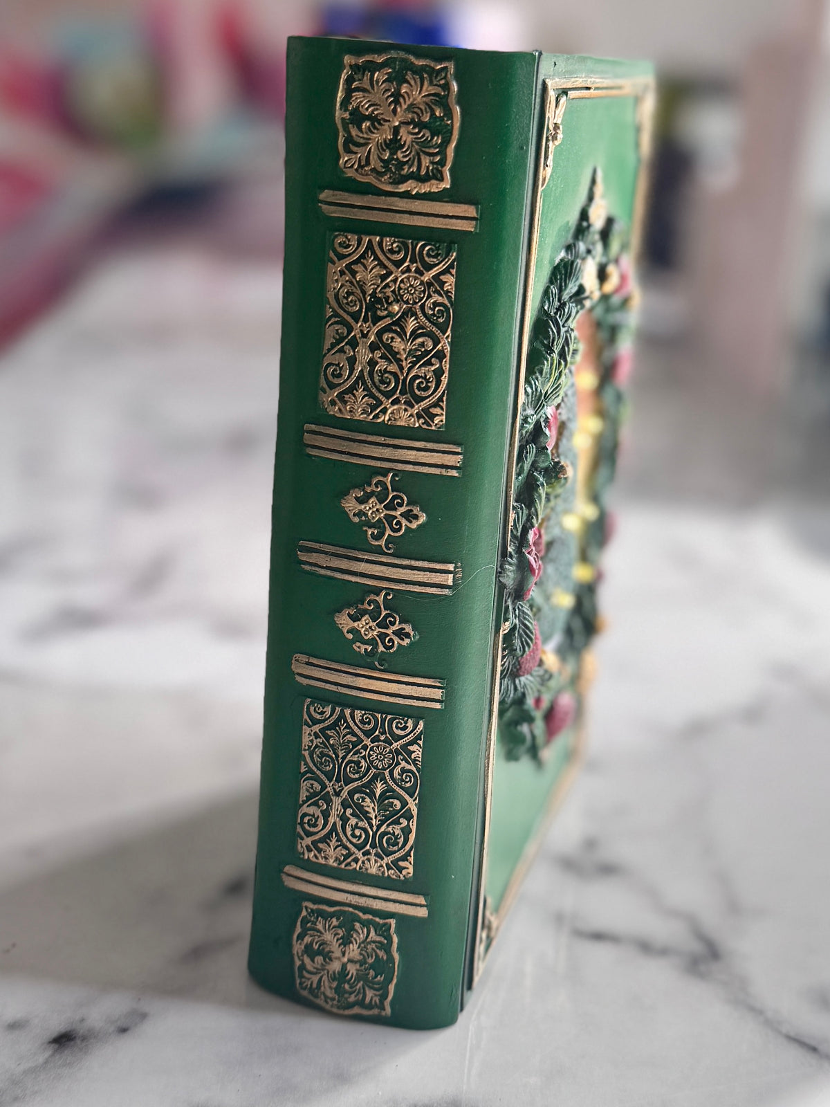 LED Light Up Christmas Book Green & Gold with Timer