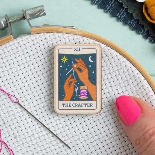 Tarot Card 'The Crafter' Magnetic Needle Minder