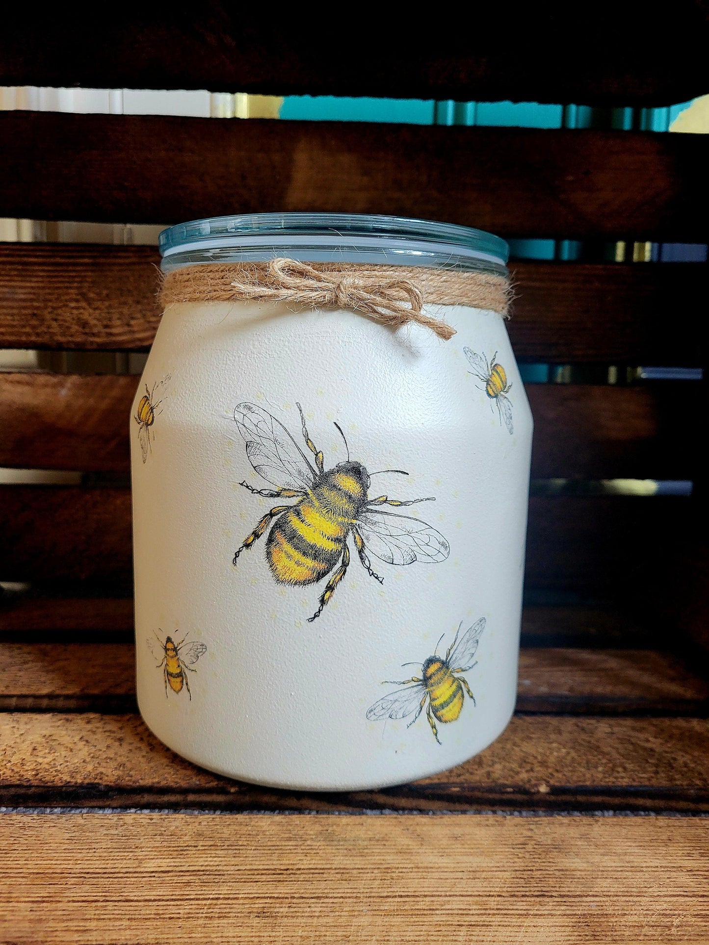 Decorative cookie and biscuit jar