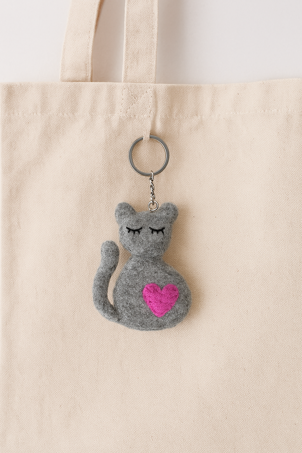 Sleepy Cat Keyring: Grey